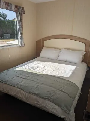 Family Static Caravan in Hayling Island – Sleeps 8 – Beach & Park Access Hotels in Hayling Island