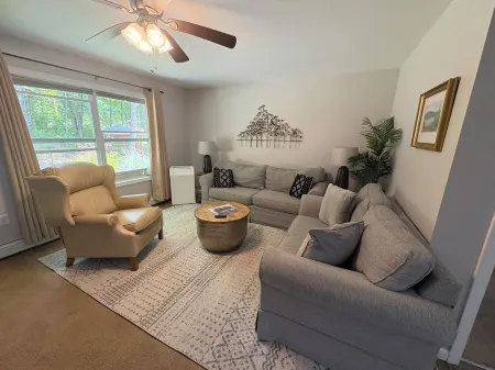 Cozy 3-Bedroom Retreat in Alton- 1/2 mile from Lake Winnipesaukee w/ WiFi & A/C