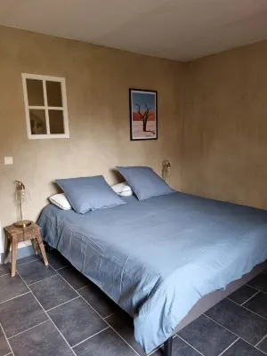 Magnificent Mas Provençal in the southern Luberon Hotels in Lauris