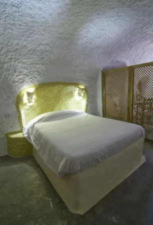 BASTI CAVE 5 Отели в г. Comarca de Baza