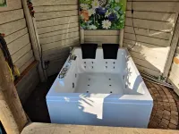 Big deluxe chalet with private jacuzzi, swimming pool on park.