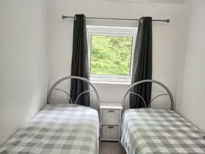 Kingfisher Cottage- river, rambling and relaxing, in a beautiful holiday park Hotels in 