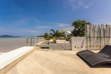 รูปภาพของที่พักรีสอร์ตระดับ 5 ดาว 4 ห้องนอน สร้างติดชายหาด วี221