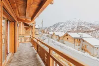Attractive 3 Bedroom Apartment with South Facing Balcony, Close to Piste Hôtels à proximité de : Montgenèvre