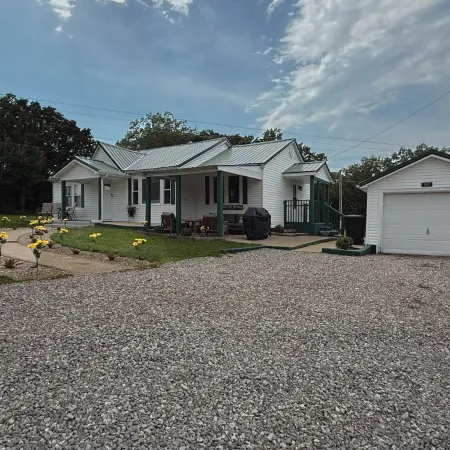 Emerald & Ivory Cottage