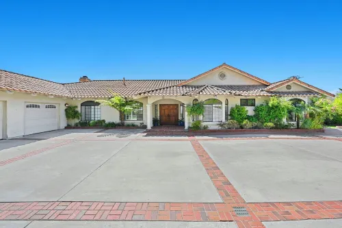 Hidden Garden Sanctuary Estate ll Mountain Views & Serenity