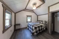 Tiny House w/Creek and Eagles