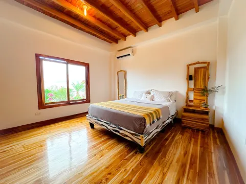 Elegant and Luxurious 1-bedroom with Stunning Ocean-View and Flower Gardens.