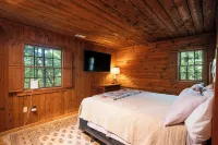 Charming 4-bedroom cabin with WiFi, AC in Bryce Resort