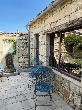 Lovely house in the heart of the village with a planted terrace Отели рядом с достопримечательностью «Île d'Oléron»