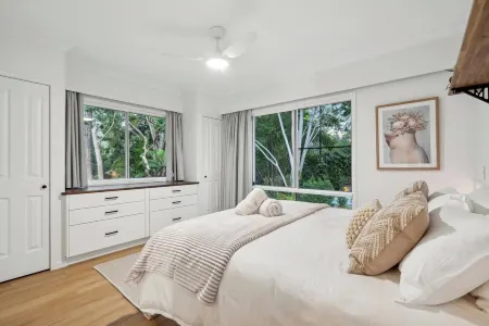 Cockatoo Cottage - Creek Swims, Mount Tamborine & Theme Park Fun!