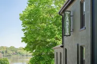 Stay Where History Has a Heartbeat - Mike Wolfe's Two Lanes Guesthouse Hotels in Le Claire