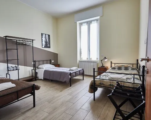 Charming apartment 3 bedrooms, 5 minutes walk from lake and train station Hotels in Lecco