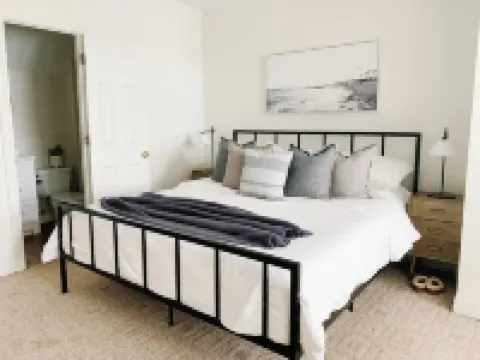 Spacious 3Br/3.5BA Obx Condo • Resort Pool • Near Beach and Sound