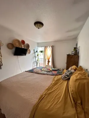 Fort Collins Charm - 2 bd, 1 bth, 1st fl, with fenced yard, and private parking Hotels near Horsetooth Mountain Open Space