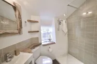 Little HOF- free fast WIFI, EV charger, ideal for single business stays Hotels in Okehampton