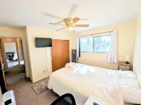 Private 2br/1.5ba Suite in a house with separate entrance, WiFi, Parking!