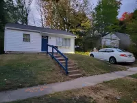 Charming 2-bedroom house, quiet neighborhood, Lansing with WiFi