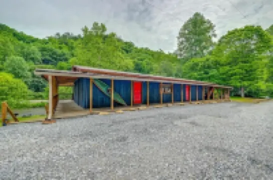 The Hala Lodge and Campground -Riverfront Class 5 -2bed/2bath on Nantahala River