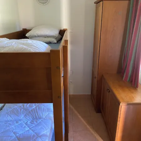 Studette 5 People in Monflanquin - Heated Swimming Pool, Parking & Free Wifi