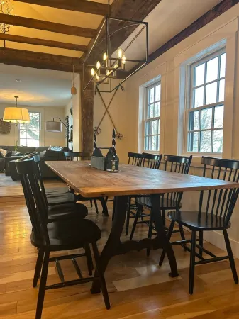 Renovated home in charming South Woodstock! Отели в г. Вудсток