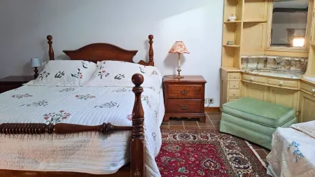 Maison Louisa - Haven of peace with a view, at the gateway to Provence - Sleeps 7 Отели в г. Мана