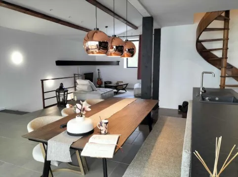 Spacious, comfortable loft 10 min from Avignon and St Remy de Provence.