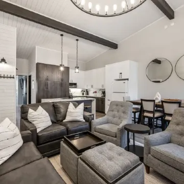 Entire Remodel 2023,180 Steps to Ski School & Gondola, 2BD/2BA,1 parking space!