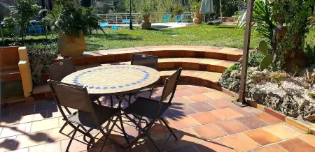 Superb Apt 3p garden level villa with pool