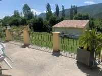 Calme, Verdure et vue sur la Montagne de Lure