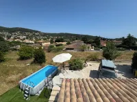 House with swimming pool in a green setting five minutes from the beach, unobstructed view Hotéis em Ceyreste