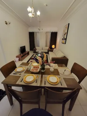 Charming 2-bedroom apartment with AC, WiFi in delightful Sharjah Các khách sạn ở 
