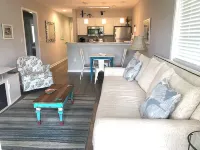 2 BR 2 Bath 1st floor condo with a water view, 10 min from beach