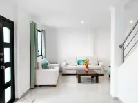 Family house close to CC DORADO residential area Hôtels à : Daule