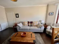 Modern Home in Central Dundee. Free Parking