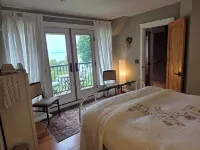 Stunning High Bank 3 BDRM w/ Ballroom on the Salish Sea