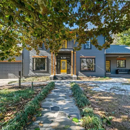 Historic 6 Bedroom Luxury Home Walking Distance to Downtown Jasper!