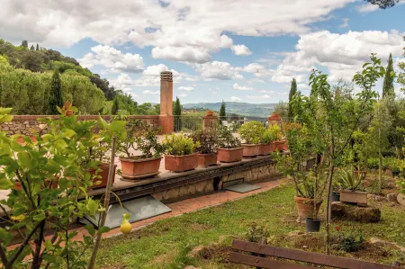 Melachecca tuscan chianti villa private park 2 apt love views Отели в г. Поджибонси
