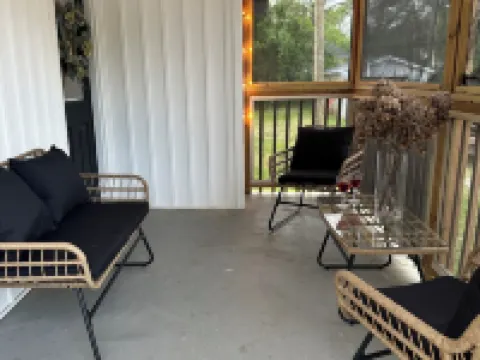 The Westfield - Cozy Downtown Greer Retreat Hoteles en Greer