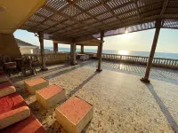 The red villa is the first north coast road, 15 minutes from the airport. فنادق في أول العامرية