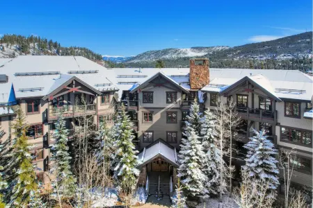 Mountain Thunder Condo • Ski-In/Out by Gondola & Resort Hot Tub