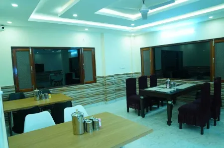 Hotel Mandakini Palace