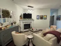 A House On Catalina3-bedroom townhome in Tigard, OR w/ AC, WiFi, patio & grill