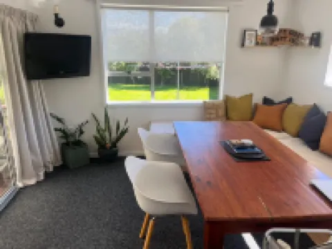 Where comfort meets the mountains—close to everything,spacious,and pet-friendly!