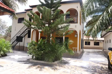 London Innn 3 Отели в г. Бруфут