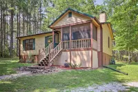 Cozy Pine Mountain Cabin w/ Screened Porch & Yard! - parking