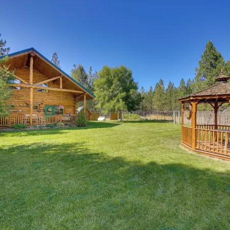 Libby Home w/ Mountain Views: Gazebo & Fire Pit!