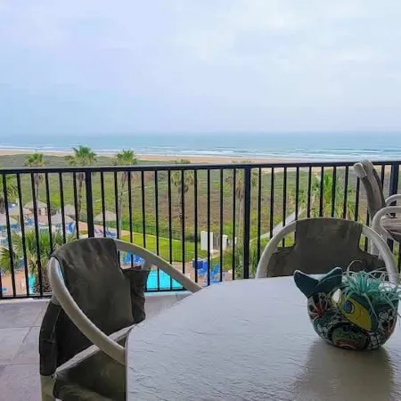 Top Floor - Ultimate Beachfront Luxury Remodeled