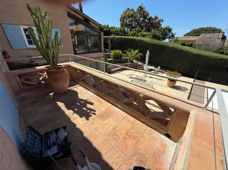 Villa in Garden Level 6/8 Pers on Swimming Pool 5 mn Walk from the Beach, in a Quiet Area Отели рядом с достопримечательностью «église Sainte-Thérèse-de-l'Enfant-Jésus du Rayol-Canadel-sur-Mer»