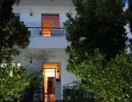 A.Vila Hotels near Shëtitorja "Vollga"